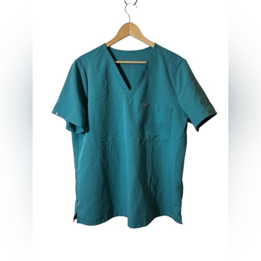Figs scrub shirt top XL